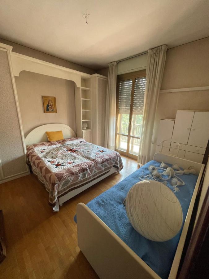 Gramsci First Apartment Modena Bagian luar foto