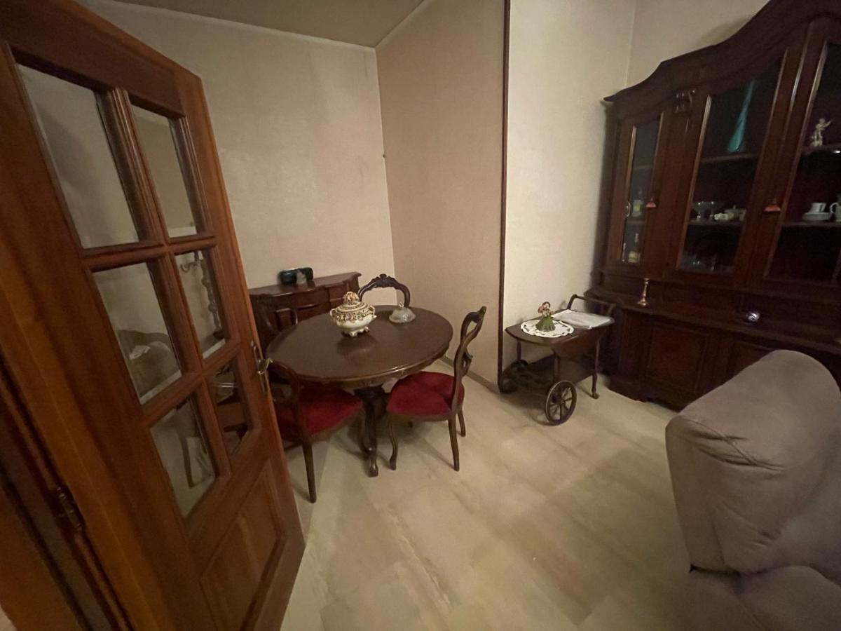 Gramsci First Apartment Modena Bagian luar foto