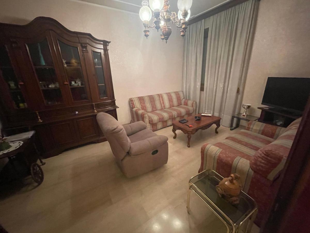 Gramsci First Apartment Modena Bagian luar foto