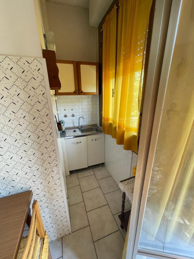 Gramsci First Apartment Modena Bagian luar foto