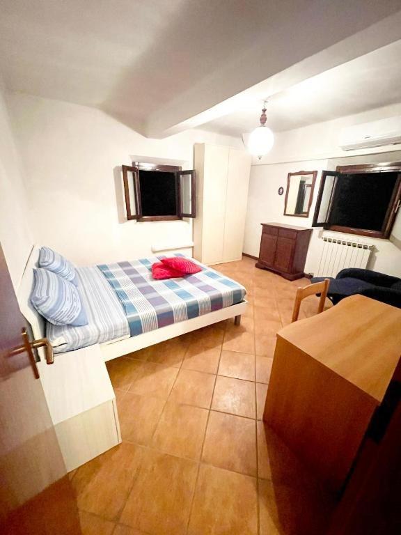 Gramsci First Apartment Modena Bagian luar foto